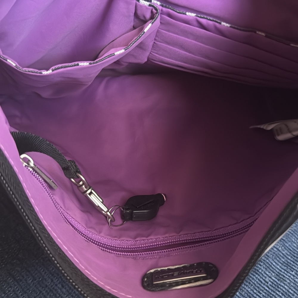 Travelon Anti-theft Crossbody Bag - Picture 3 of 6